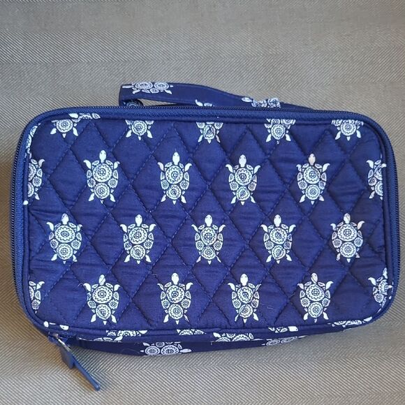 Vera Bradley Sea Turtle Blush And Brush Makeup Case NWOT - Picture 1 of 4